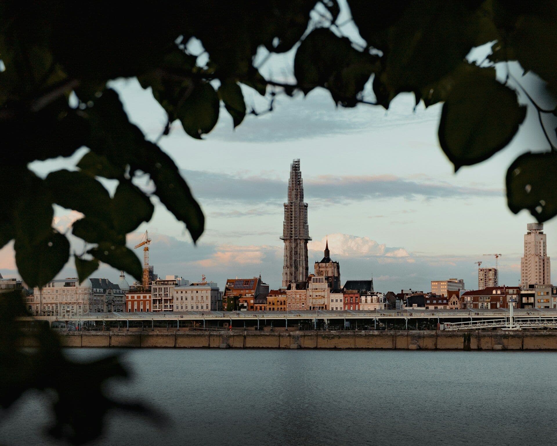 Antwerps vastgoedbeeld met stedelijke architectuur