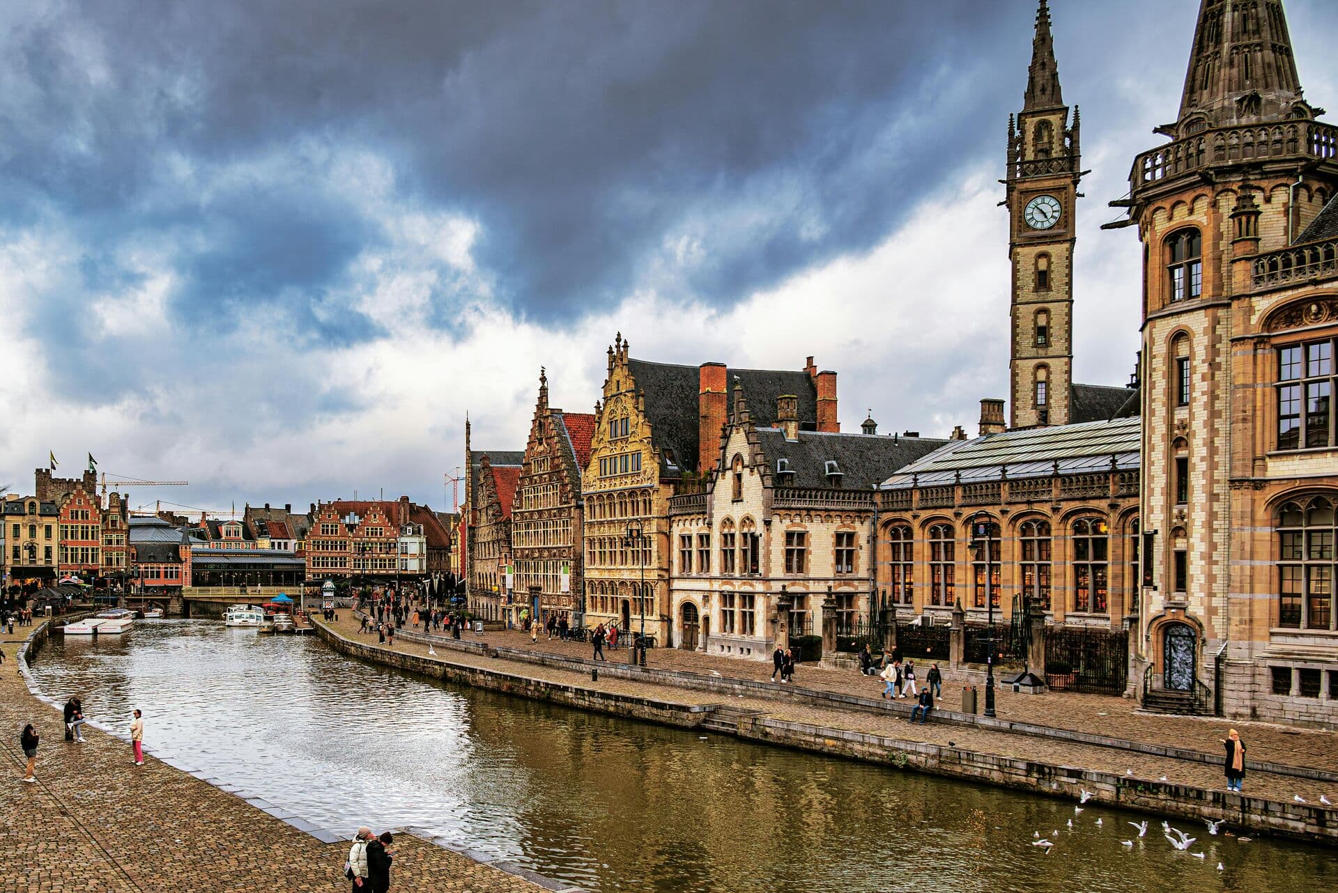 Stedelijke bebouwing in Gent met historische gevels